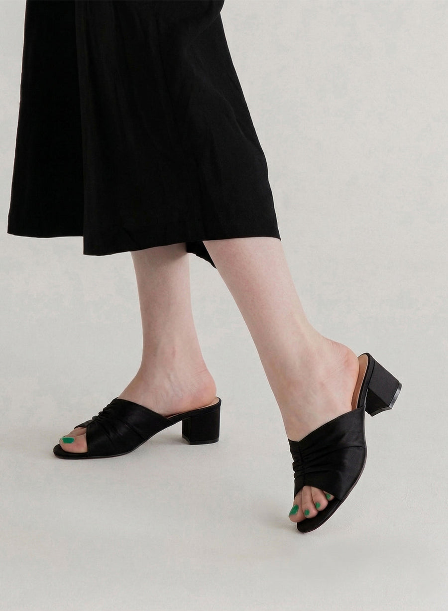 The Leaf Dinner Date black Heel